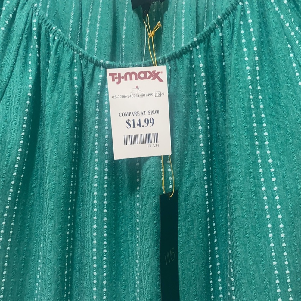 NWT Green top - Picture 2 of 2